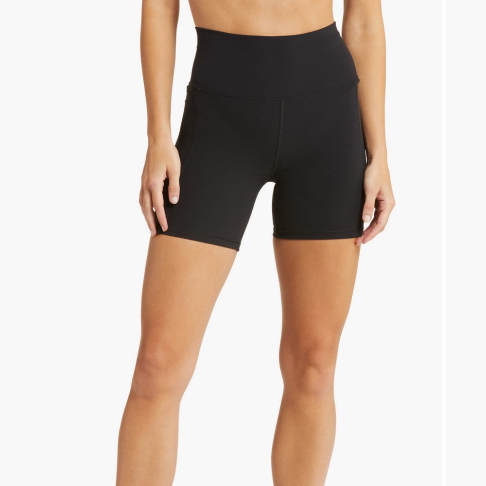 Vuori Studio Pocket Shorts